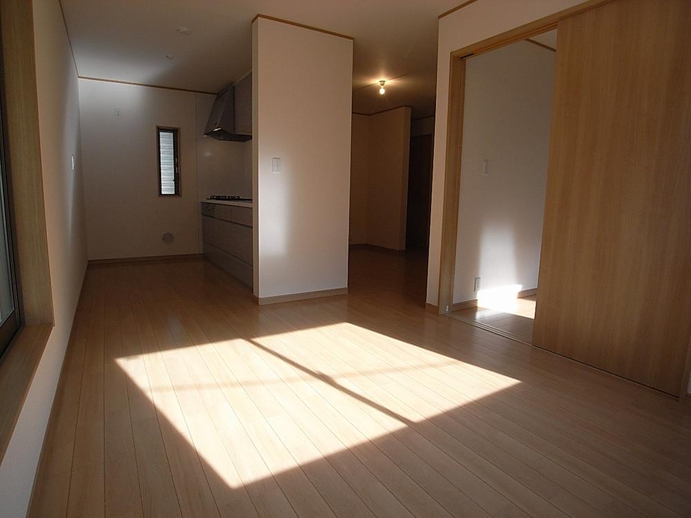 Living. Living is the plugging of sunshine. Indoor (12 May 2013) Shooting