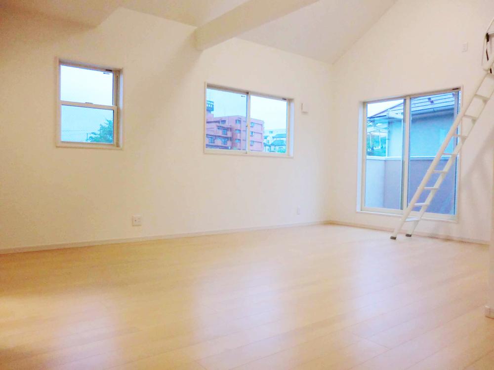 Same specifications photos (living)