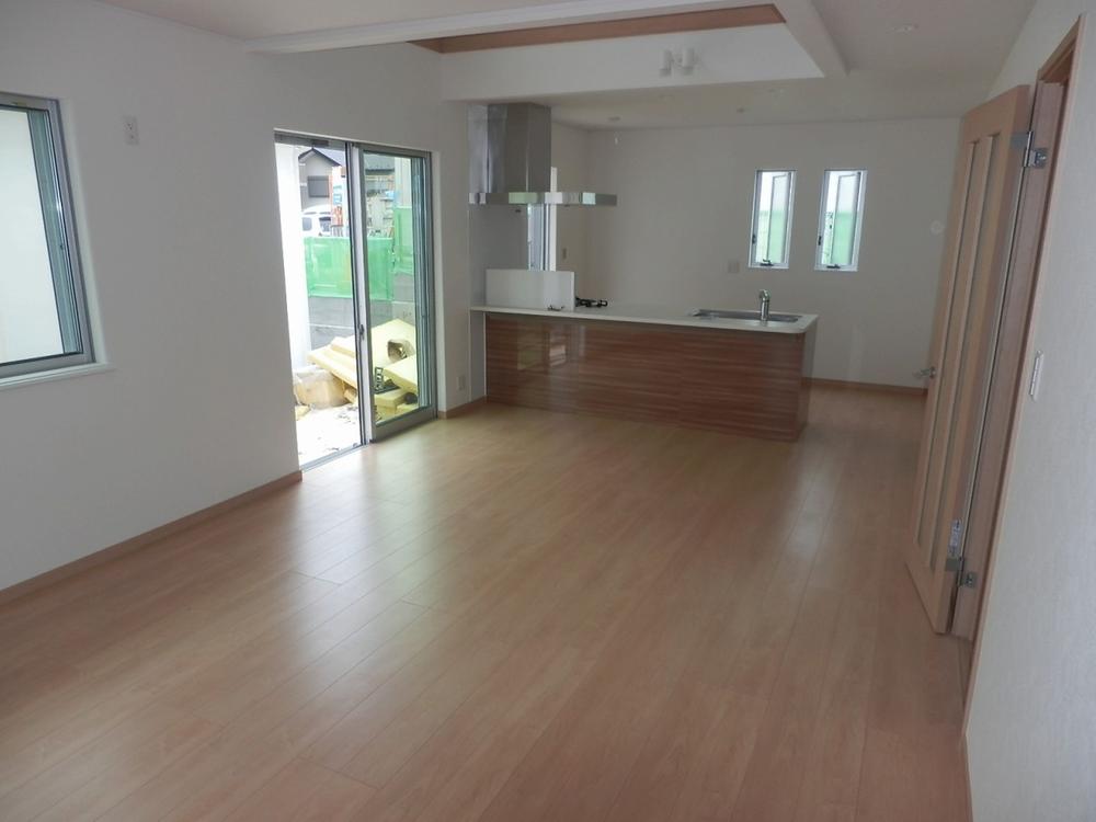 Same specifications photos (living). living The company specification example 8, 10 Building is floor heating in LD Standard equipped with a household fuel cell energy farm