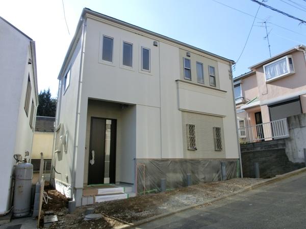 Local photos, including front road. Local (12 May 2013) Shooting