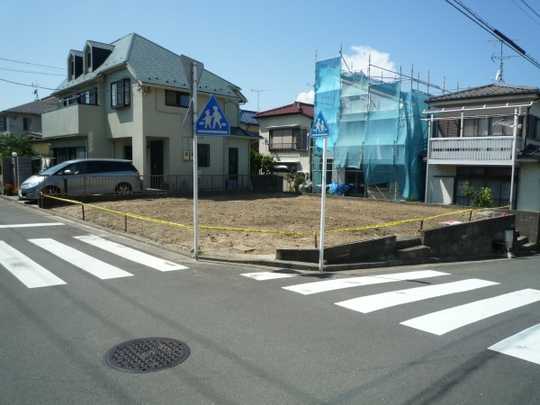Local land photo. Southeast of the corner lot