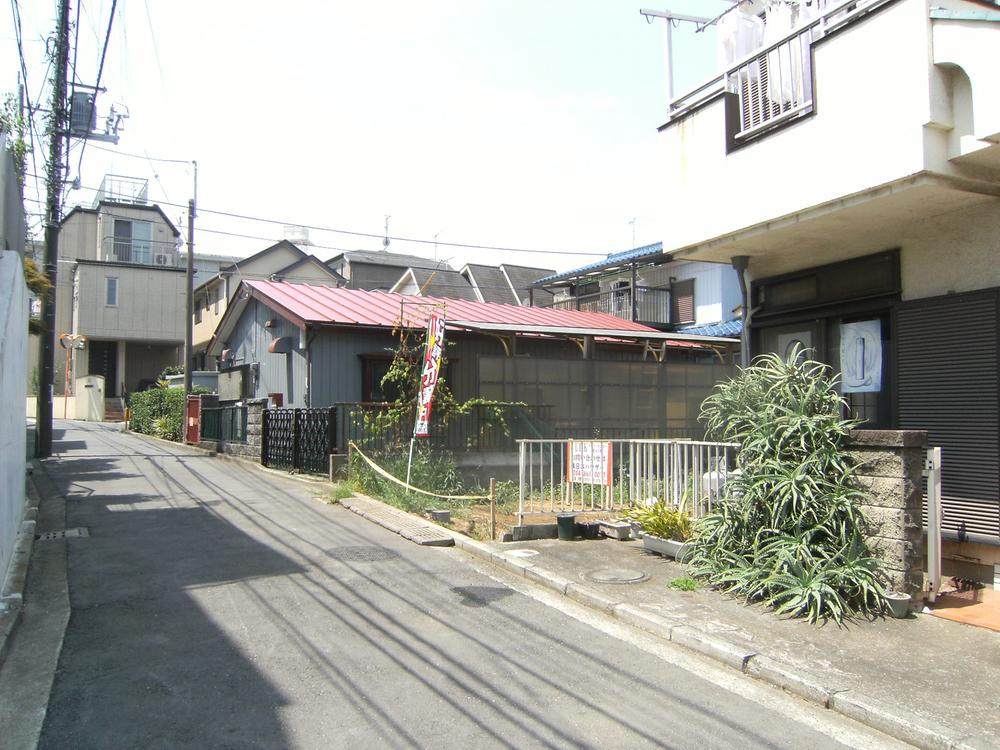 Local photos, including front road. Local (August 2013) Shooting