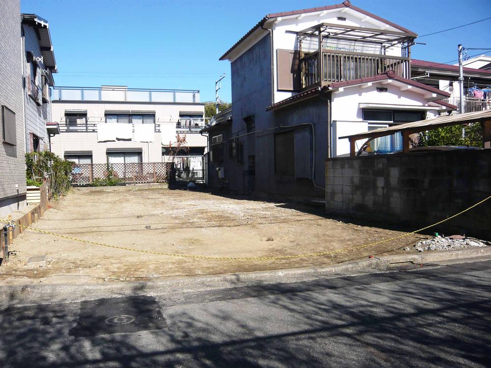 Local photos, including front road. Local (11 May 2013) Shooting