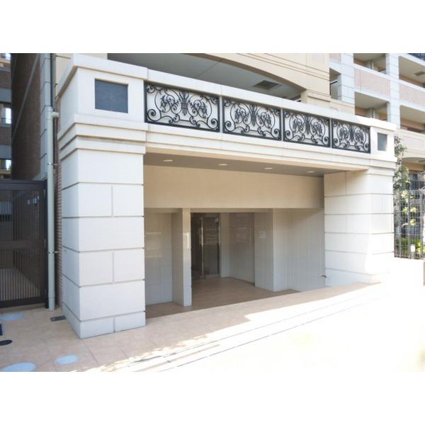 Entrance. Luxurious entrance