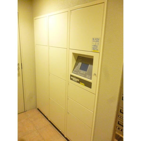 Other common areas. Convenient home delivery locker