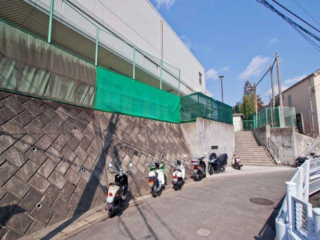 Junior high school. 1470m to Yokohama City Tateiwazaki junior high school