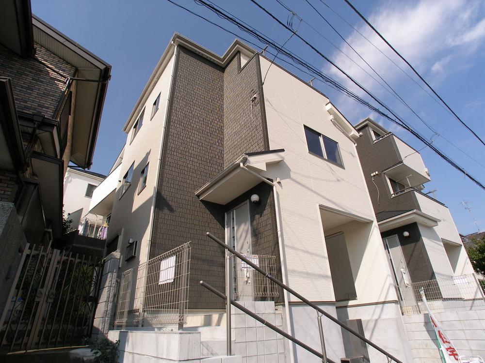 Local appearance photo. In a quiet residential area, 100 sq m more than the newly built single-family birth! 