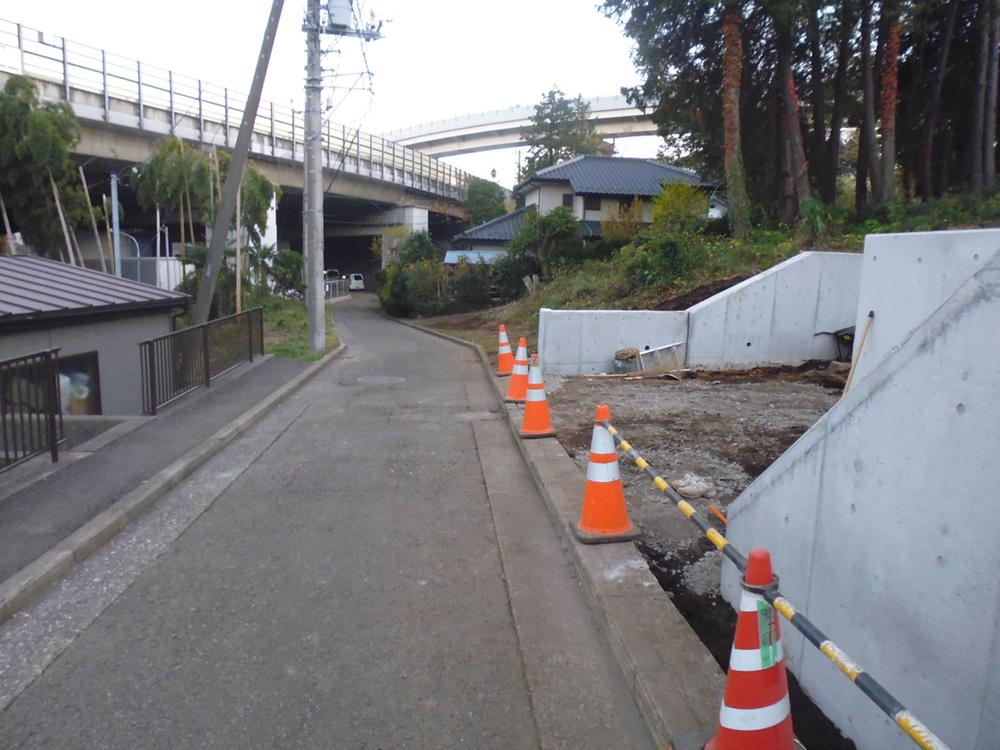 Local photos, including front road. Local shooting