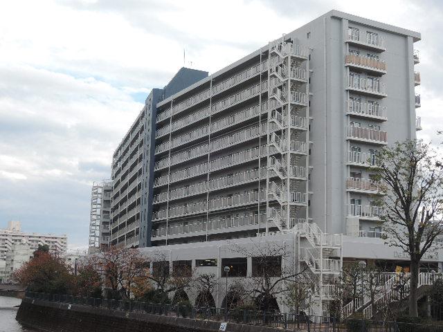 Local appearance photo. Commercial facilities have in the apartment!
