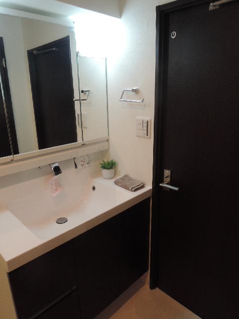 Wash basin, toilet