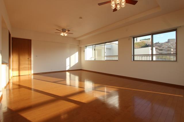 Same specifications photos (living)