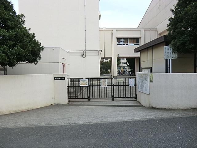 Primary school. 400m to Yokohama Municipal Sakamoto Elementary School