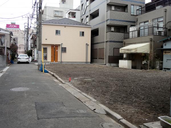 Local photos, including front road. Local (12 May 2013) Shooting