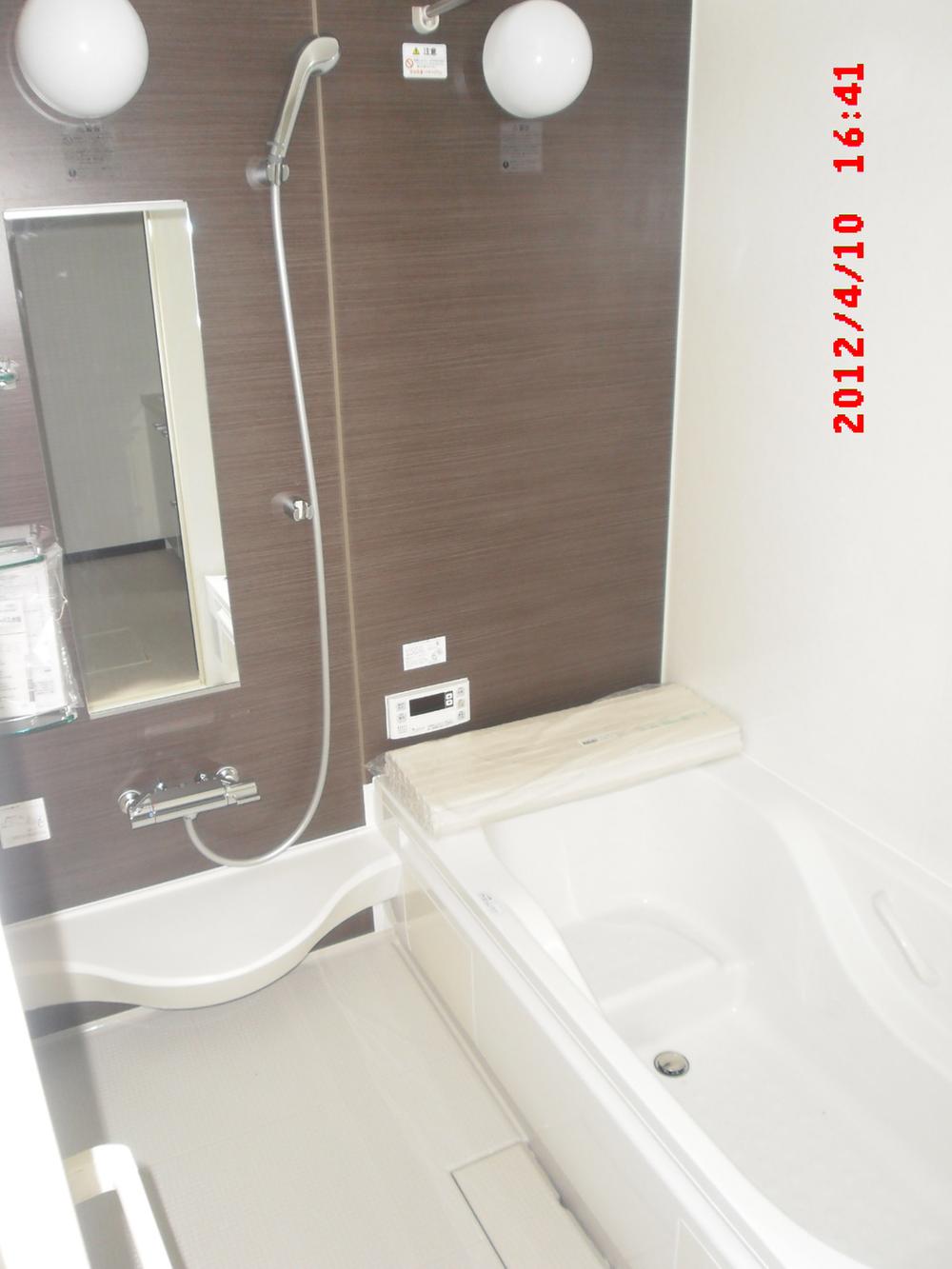 Bathroom. Indoor (09 May 2013) Shooting