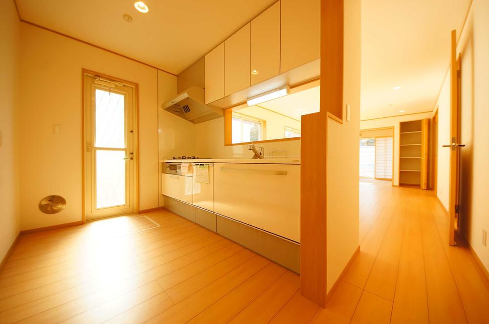 Kitchen. Indoor (11 May 2013) Shooting, Dishwasher ・ This is a system kitchen with water purifier.