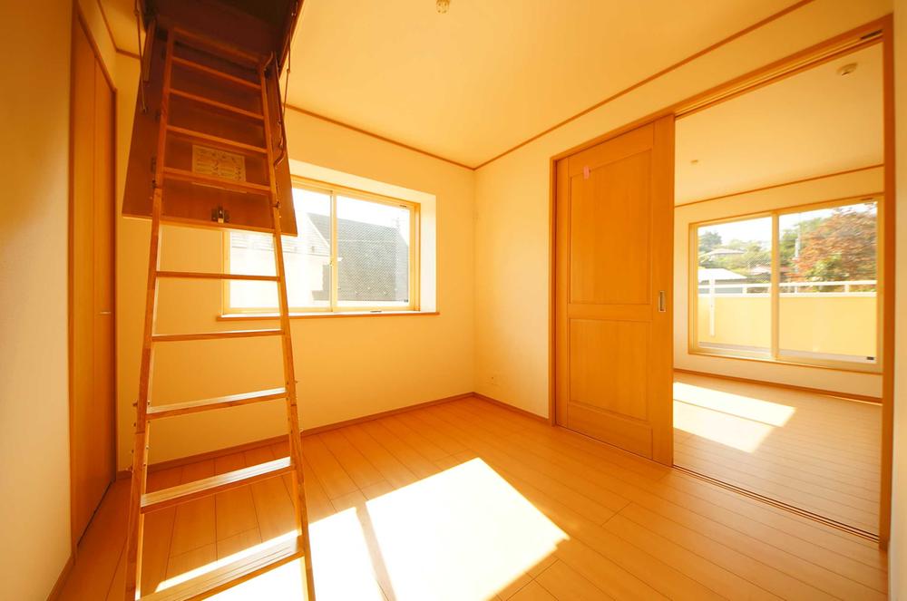 Non-living room. Indoor (11 May 2013) Shooting, It is the second floor of the Western-style 4.5 Pledge with attic storage.
