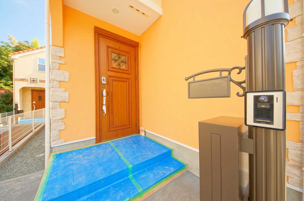 Entrance. Local (11 May 2013) Shooting, It is near the entrance of the stylish impression.