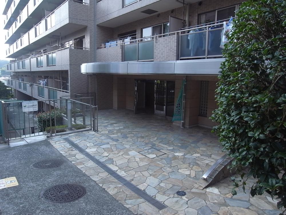 Entrance. Common areas