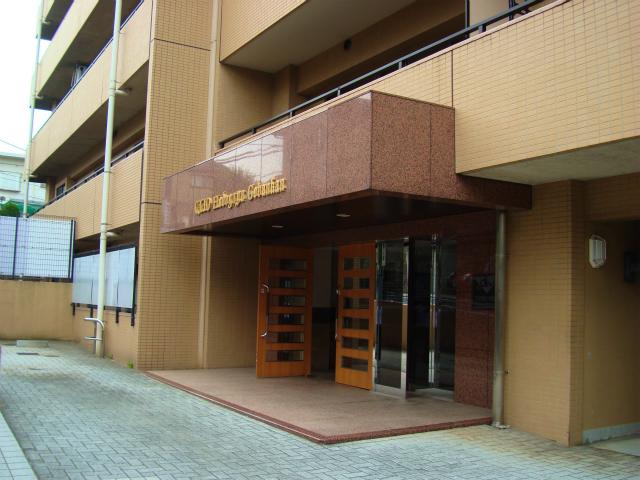 Entrance. Common areas