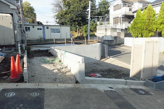 Local photos, including front road. Local (October 8, 2013) Shooting