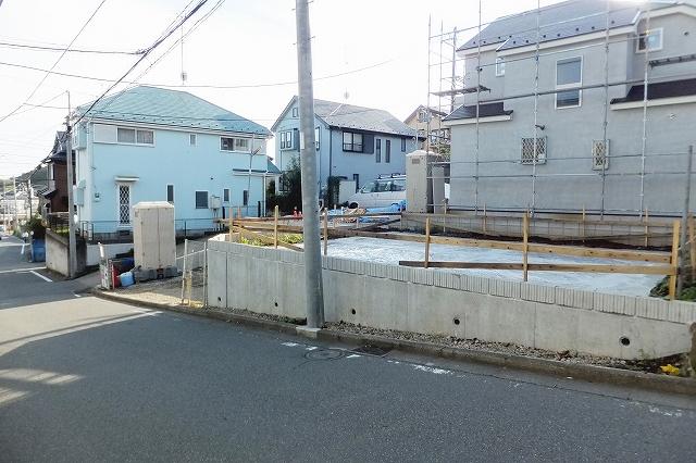 Local photos, including front road. Local (October 8, 2013) Shooting