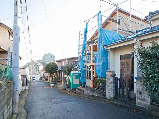 Local photos, including front road. 2013 November 26, shooting