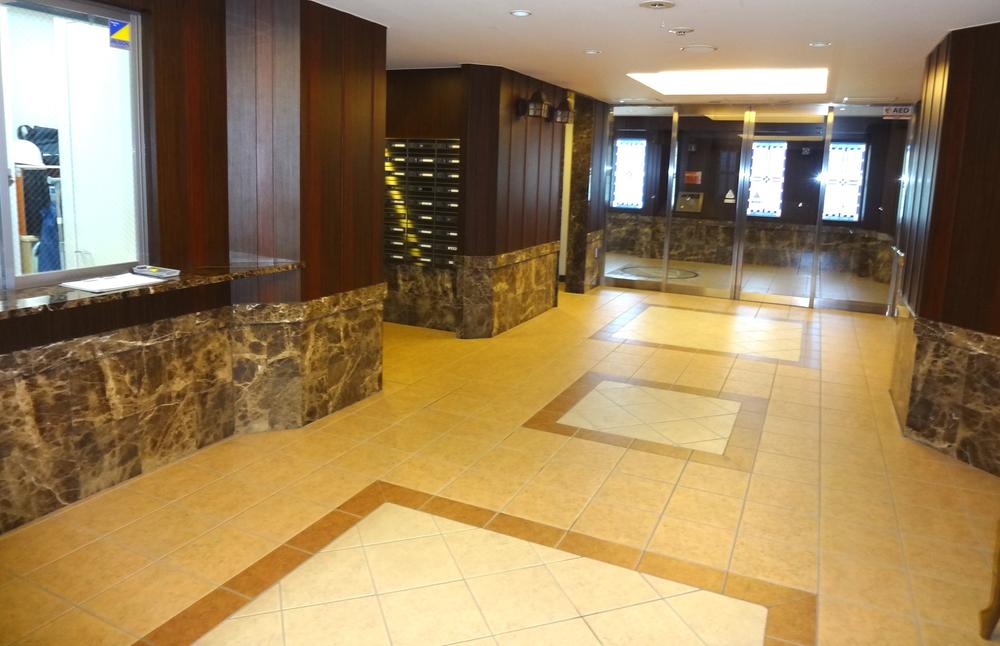 Entrance. Common areas