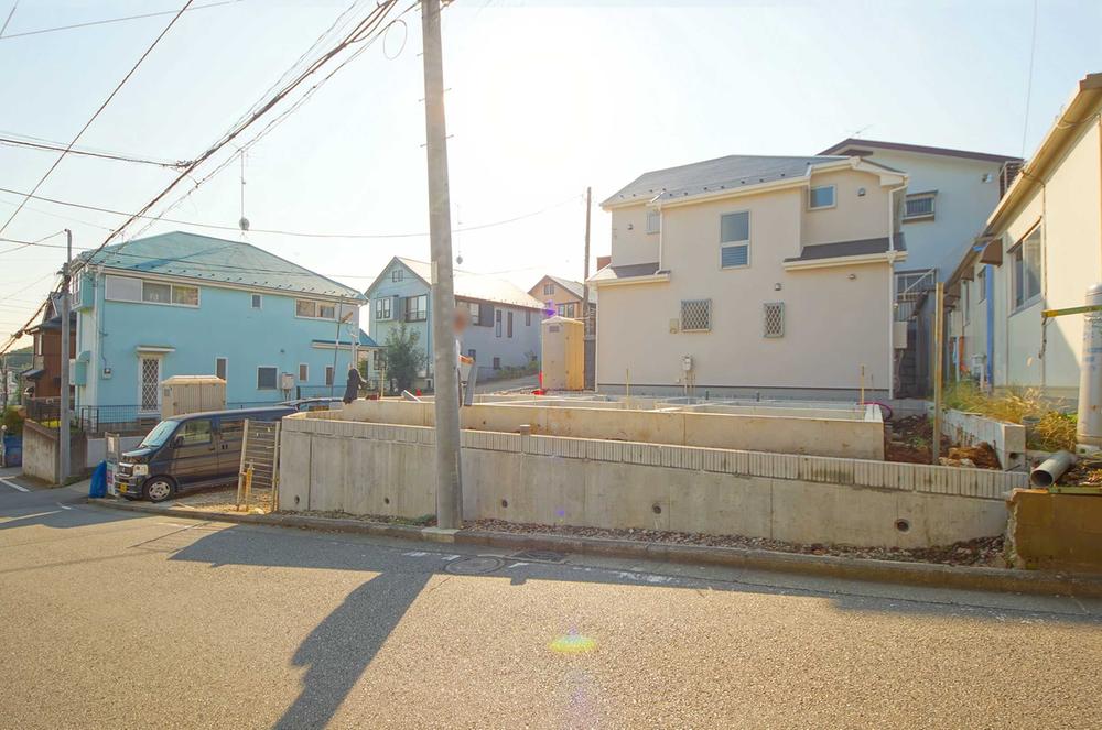 Local photos, including front road. Local (11 May 2013) Shooting, It is a quiet residential area.