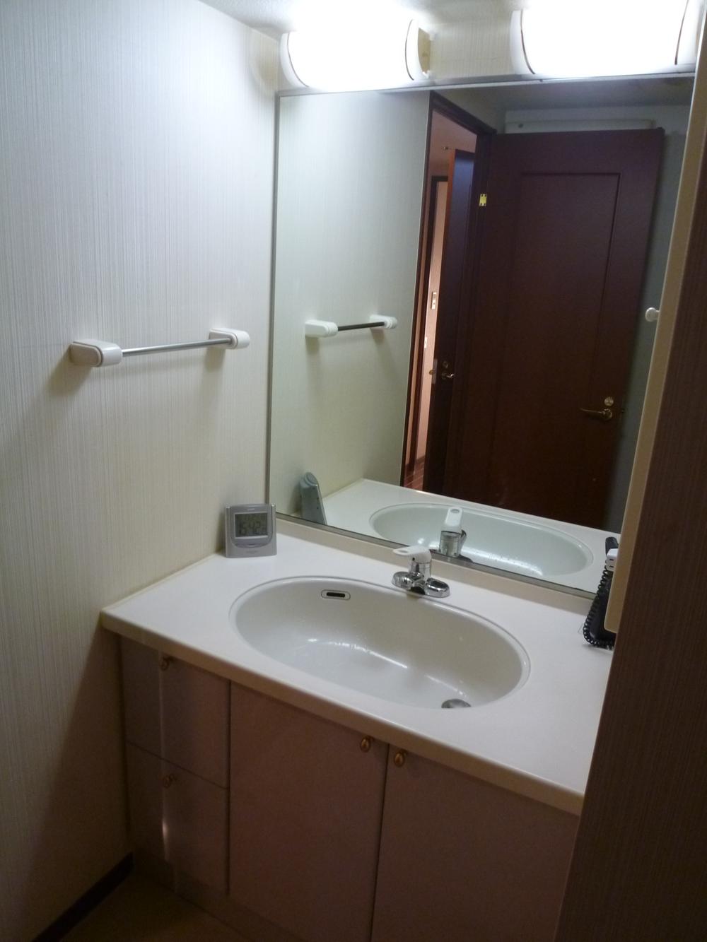Wash basin, toilet. Indoor (11 May 2013) Shooting