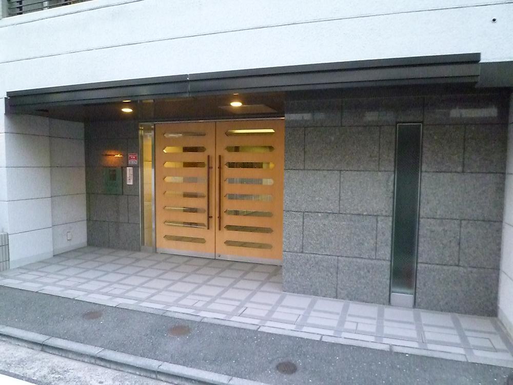 Entrance. Common areas