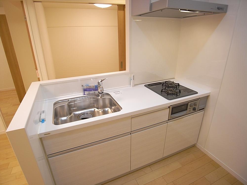 Kitchen. It is a popular face-to-face kitchen. Kitchen is also already the new exchange. Indoor (12 May 2013) Shooting