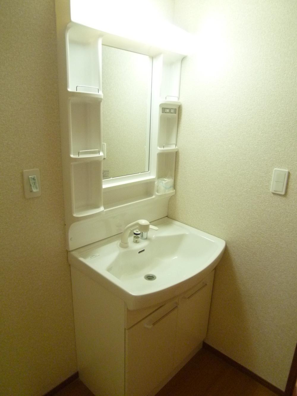 Wash basin, toilet. Indoor (October 17, 2013) Shooting 1 Building