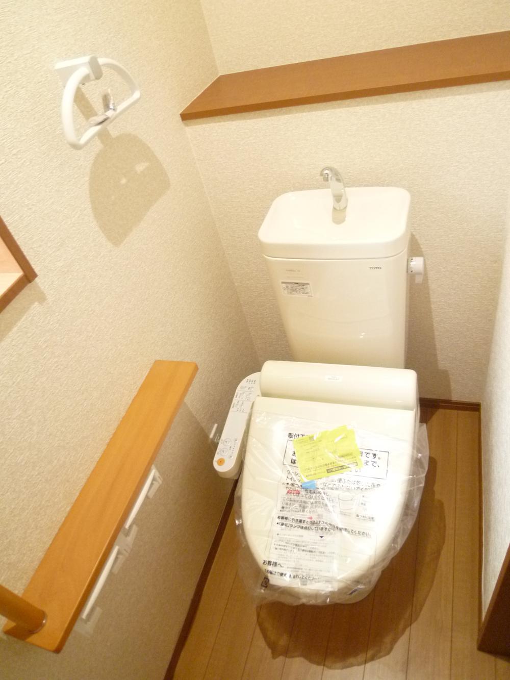 Toilet. Indoor (October 17, 2013) Shooting 1 Building