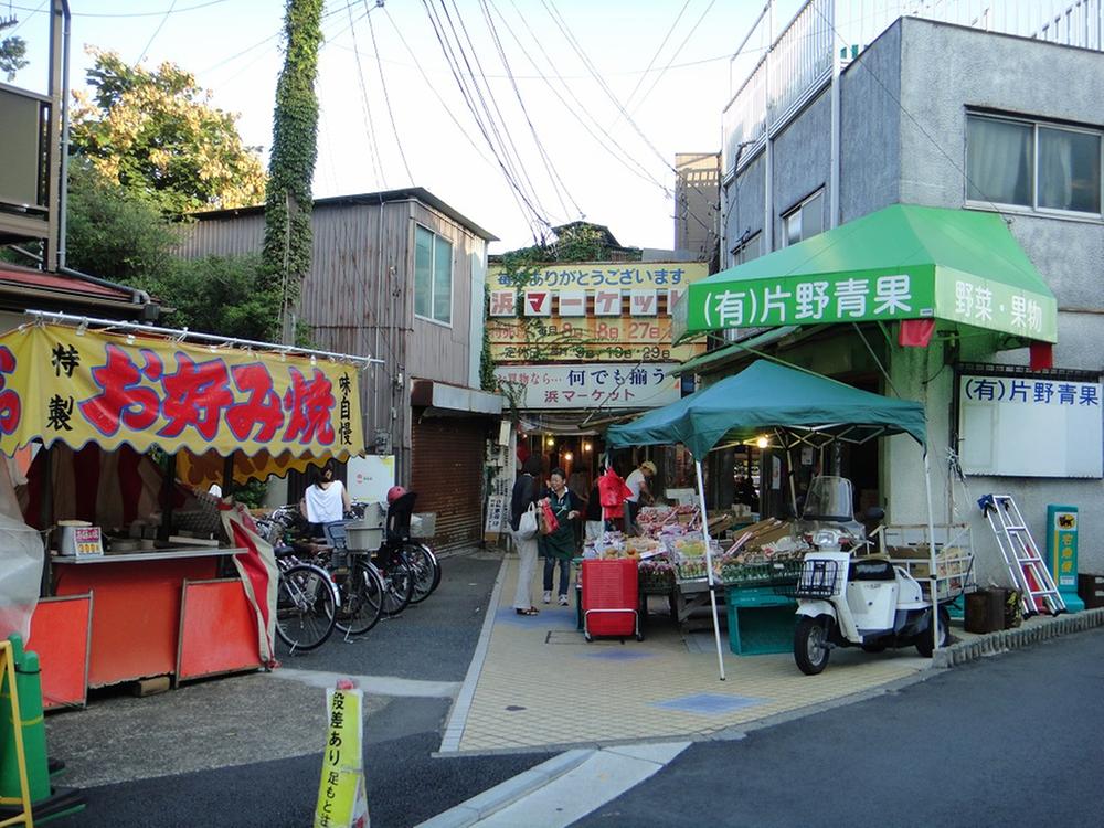 Other local. Local (September 2013) shooting neighborhood shopping district