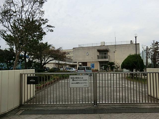 Junior high school. Yokohama Municipal Yokodai 1407m to the first junior high school