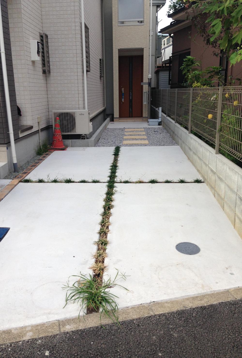 Parking lot. Car space (local photo)