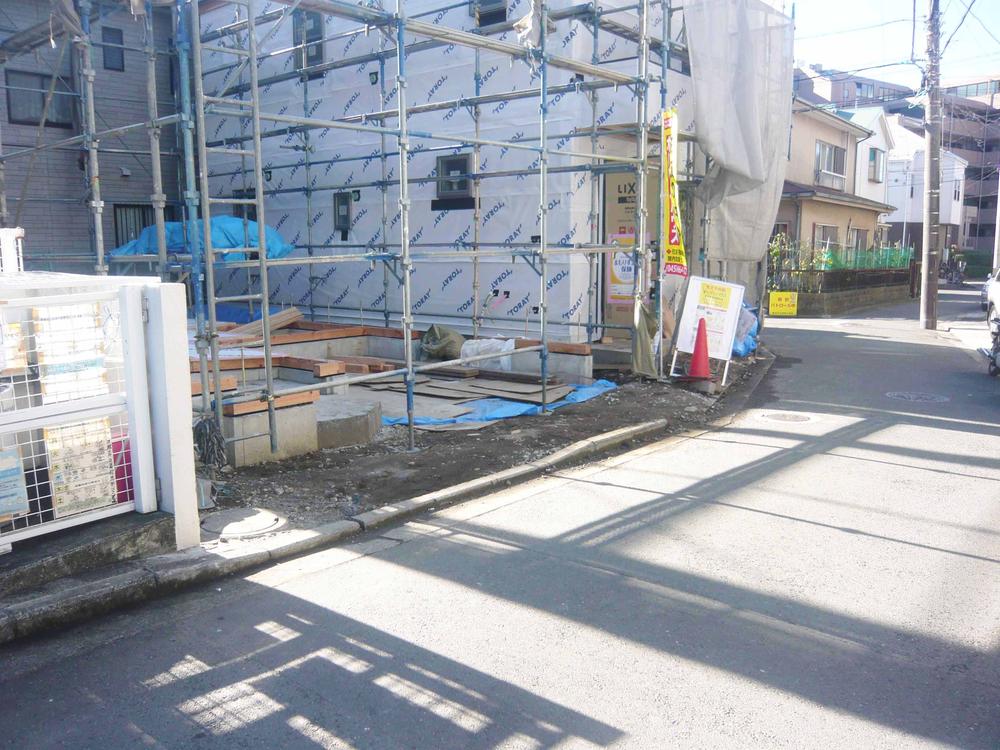 Local photos, including front road. Local (12 May 2013) Shooting