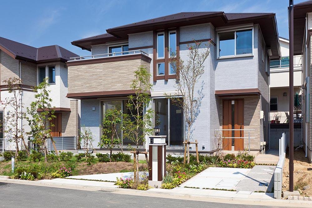 Local appearance photo. Sumitomo Forestry: 8-2 dwelling unit Future floor plans that can be changed to 5LDK correspondence of house. Long-term quality housing certification income! (September 2013 shooting)