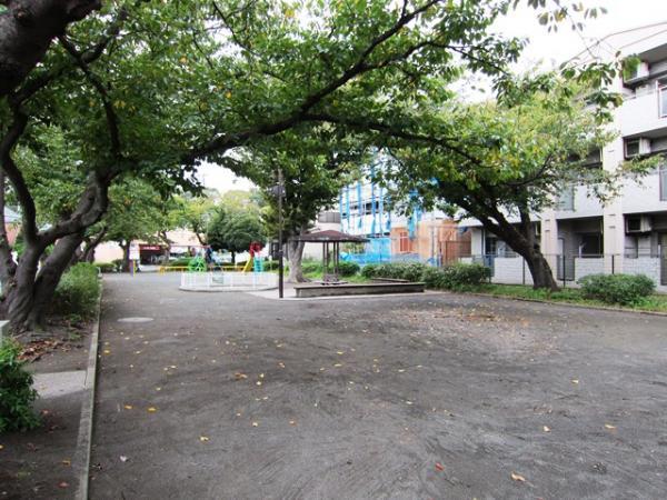 park. 10m to the park