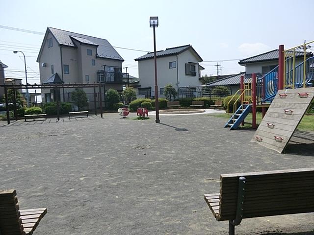 park. 200m to forest Chome park