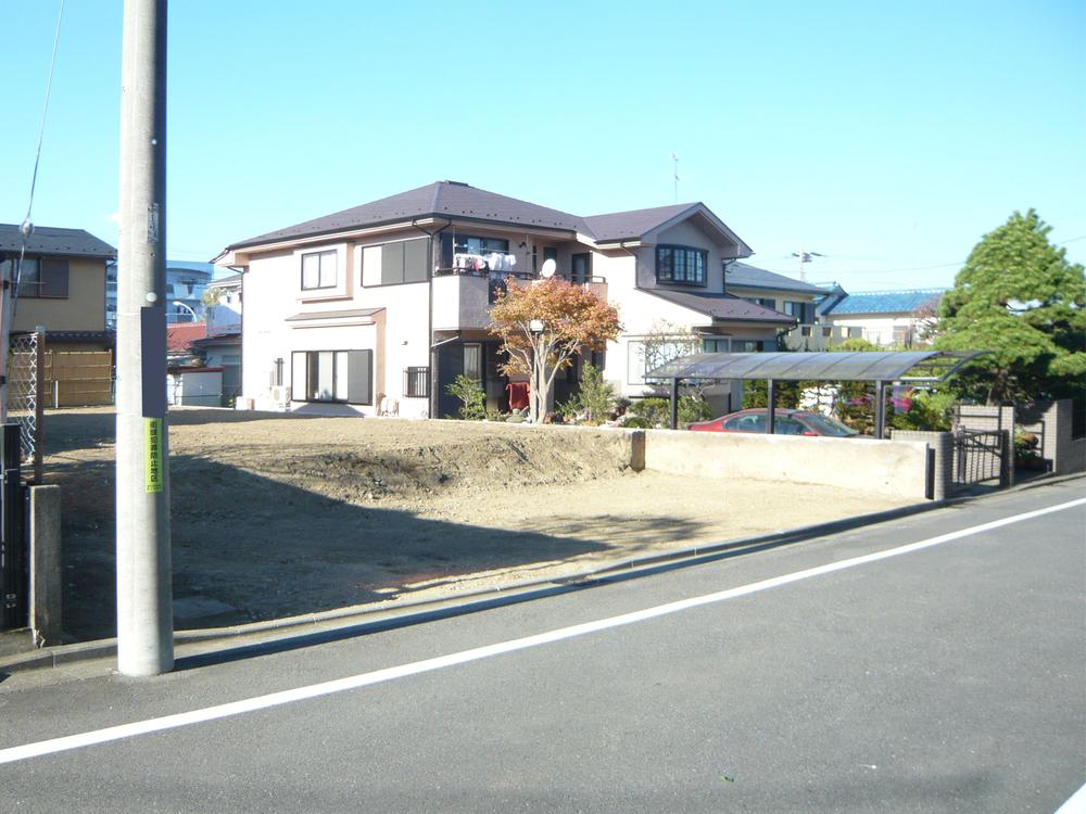 Local photos, including front road. Local (12 May 2013) Shooting