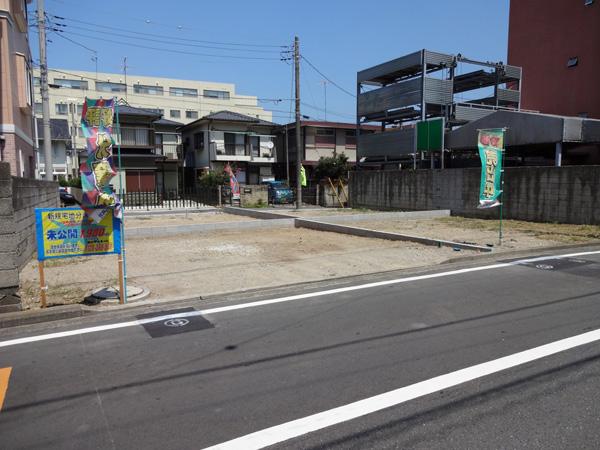 Local photos, including front road. Local (August 2013) Shooting