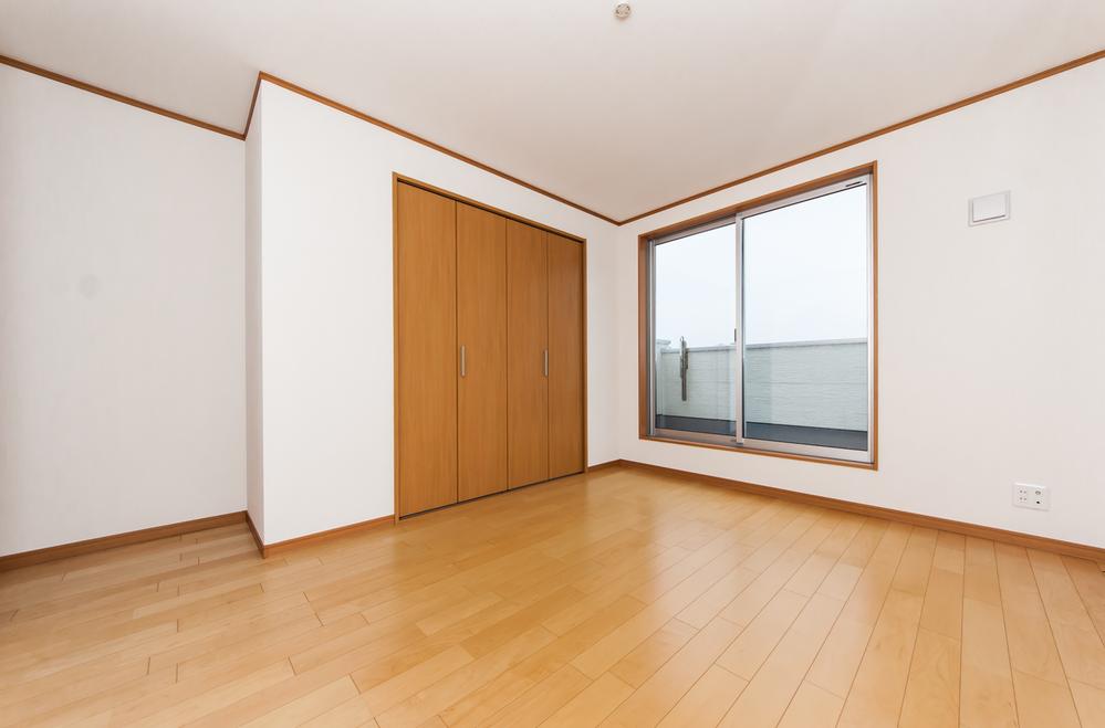 Non-living room. Bright living room