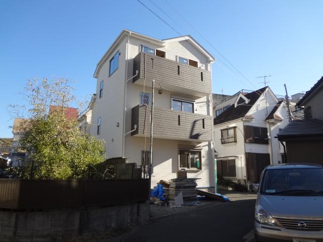 Local appearance photo. Local (11 May 2013) Shooting