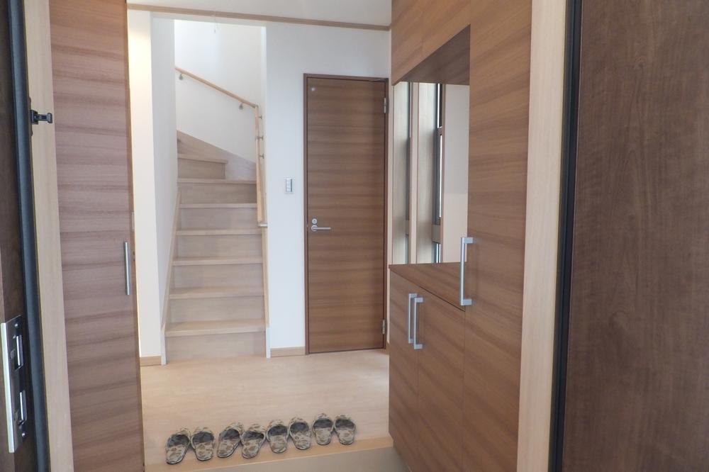 Entrance. Local (12 May 2013) Shooting