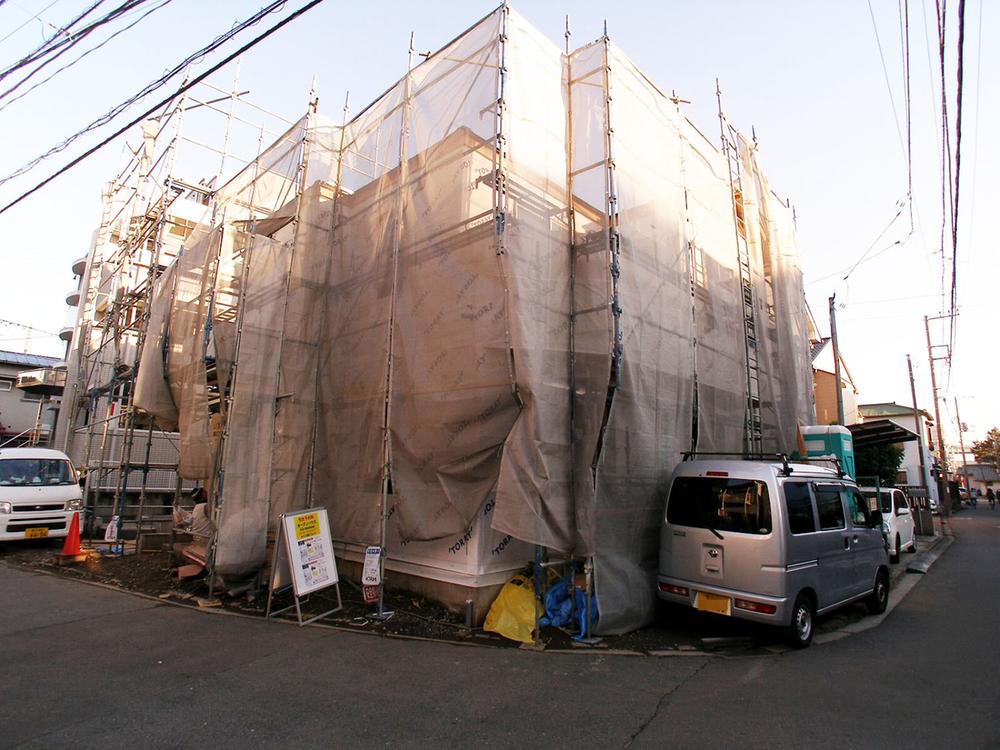 Local photos, including front road. Local (12 May 2013) Shooting