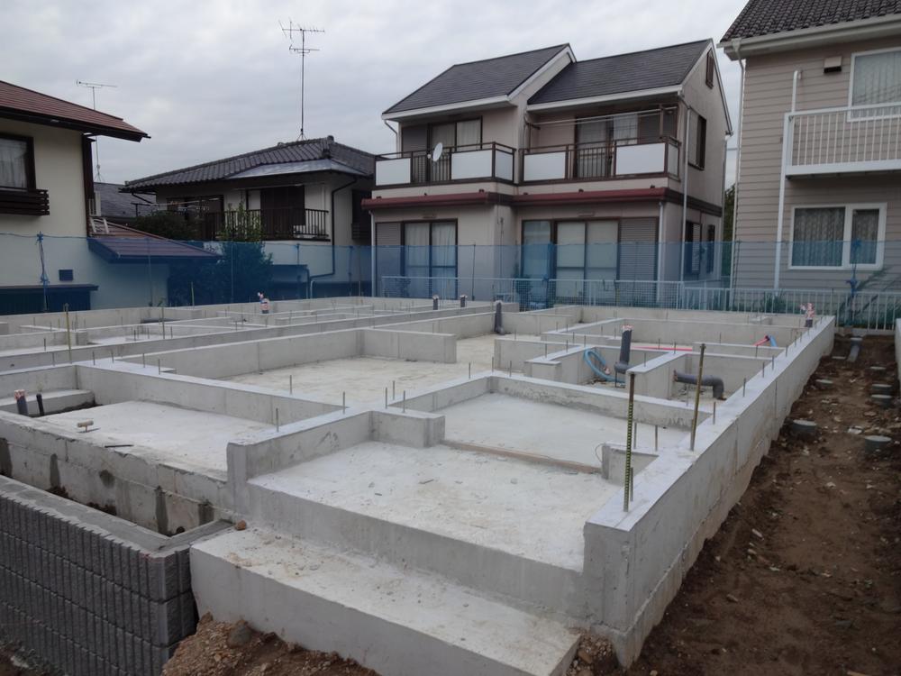 Local photos, including front road. Local (10 May 2013) Shooting