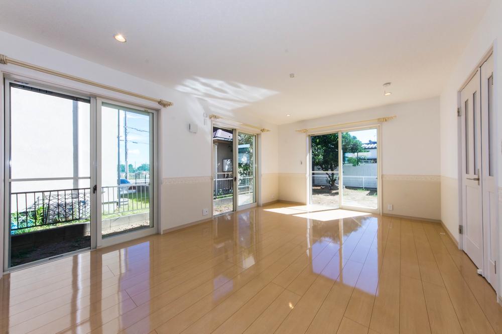 Living. Spacious Living Dining & Kitchen