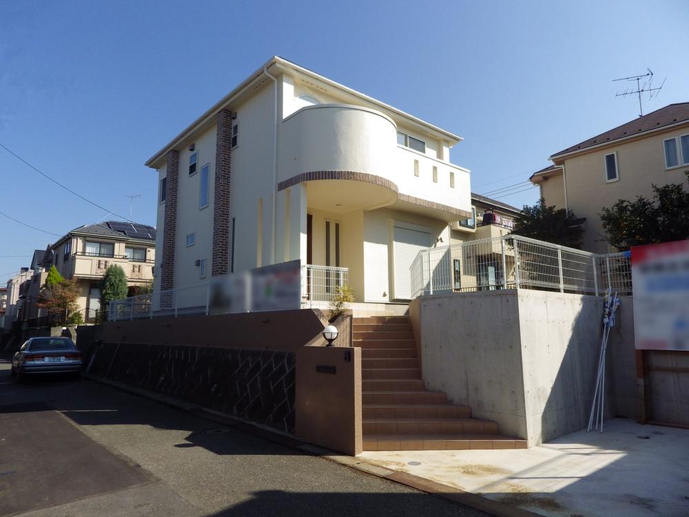 Local appearance photo. A quiet residential area in the