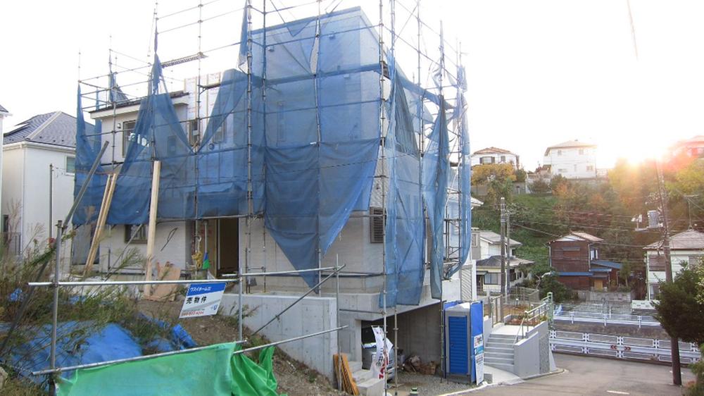 Local photos, including front road. Local (11 May 2013) Shooting